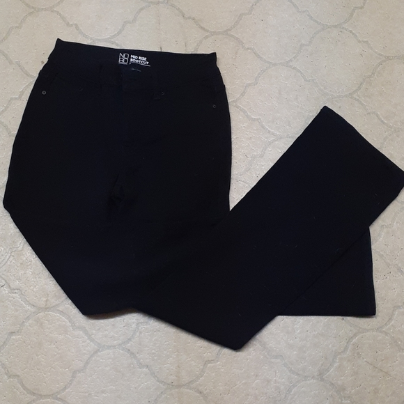 NWOT black, mid rise, bootcut/semi flared Jeans 🖤 - Picture 5 of 8